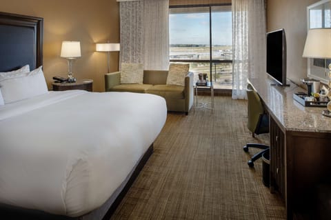 Room, 1 King Bed, Airport View | Hypo-allergenic bedding, in-room safe, desk, blackout drapes