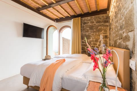 Basic Double Room | Hypo-allergenic bedding, minibar, in-room safe, individually decorated