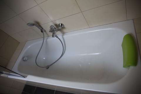 Desk, soundproofing, free WiFi