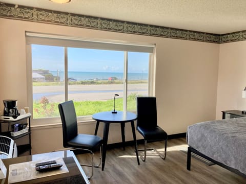 Premium Room, 1 King Bed, Non Smoking, Ocean View | Premium bedding, memory foam beds, desk, laptop workspace