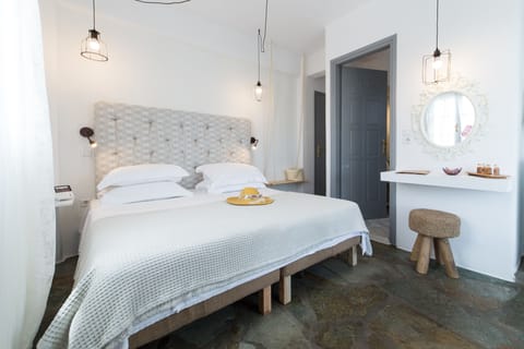 Standard Double Room (Grey) | Hypo-allergenic bedding, individually decorated, soundproofing