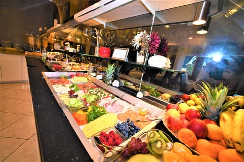 Daily buffet breakfast for a fee