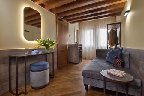 Standard Double or Twin Room | Minibar, desk, soundproofing, free WiFi