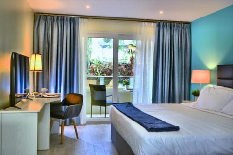 In-room safe, individually decorated, individually furnished, desk
