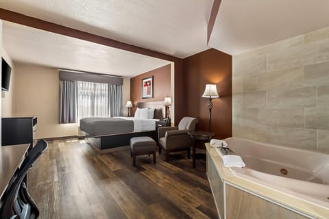 Desk, laptop workspace, iron/ironing board, free WiFi