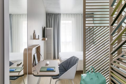 Classic Room including self-service snacks & drinks in the Lounge Club | Premium bedding, down comforters, in-room safe, desk