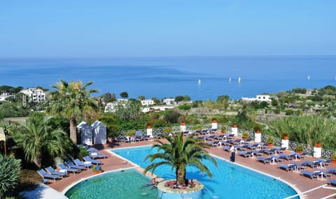Indoor pool, 4 outdoor pools