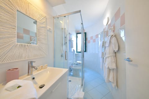 Premium Room | Bathroom | Shower, hair dryer, bathrobes, slippers