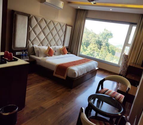 Premier Double Room | Minibar, in-room safe, iron/ironing board, rollaway beds