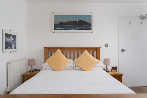 Classic Double Room, Ensuite, Bay View | Breakfast meal | Breakfast for a fee