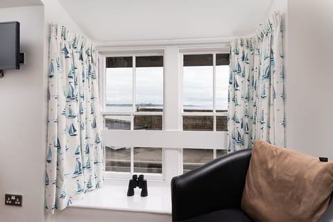 Classic Double Room, Ensuite, Bay View