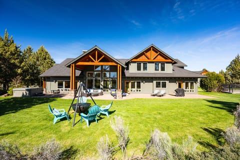 House, 5 Bedrooms | Exterior