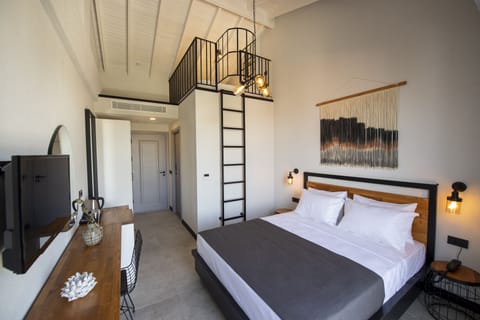 Exclusive Room | Premium bedding, pillowtop beds, free minibar items, in-room safe