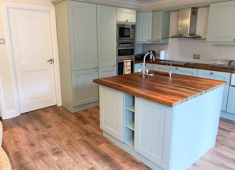 Microwave, electric kettle