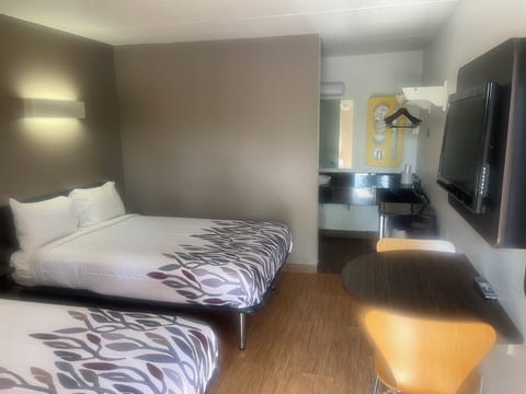 Deluxe Double Room | Free WiFi, bed sheets