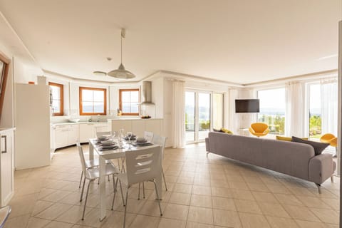 Villa | Dining