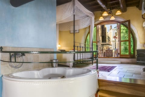 Individually decorated, individually furnished, desk, laptop workspace