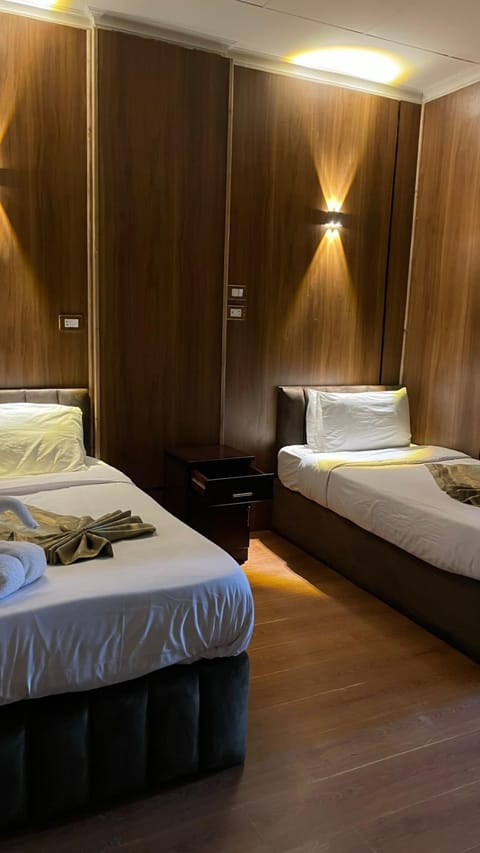 Comfort Double Room, 2 Twin Beds | Minibar, iron/ironing board, free WiFi, bed sheets