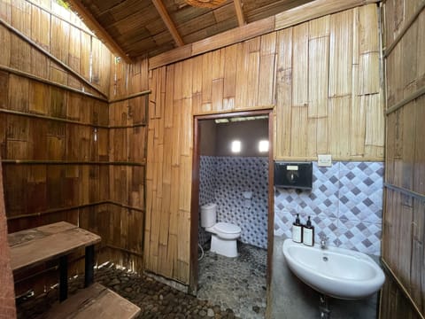 Bhumi Glamping | Bathroom | Shower, hydromassage showerhead, towels