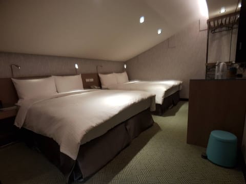 Family Room | Soundproofing, free WiFi, bed sheets