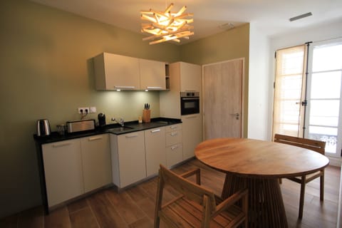 Luxury Studio Suite, 1 King Bed | Living area