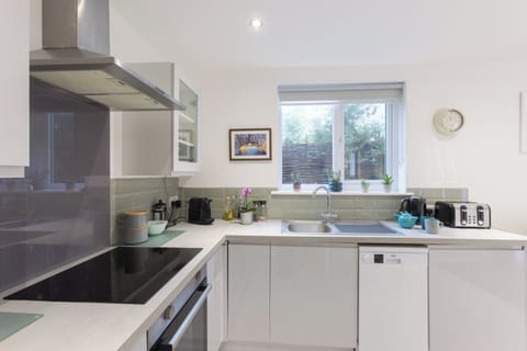 Chalet | Private kitchen | Fridge, microwave, oven, stovetop