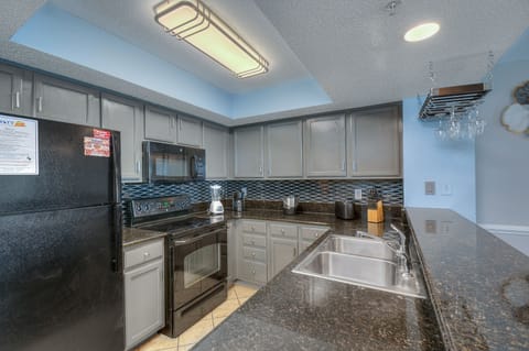 Condo, 1 Bedroom, Balcony, Oceanfront (604A) | Private kitchen | Fridge, microwave, coffee/tea maker, toaster