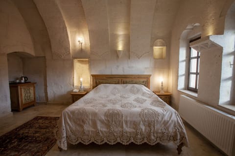 King suite with Jakuzi | Egyptian cotton sheets, premium bedding, minibar, individually furnished