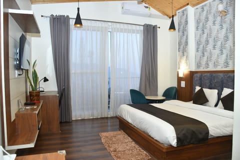 Deluxe Room, Valley View | Laptop workspace, iron/ironing board, free WiFi, bed sheets
