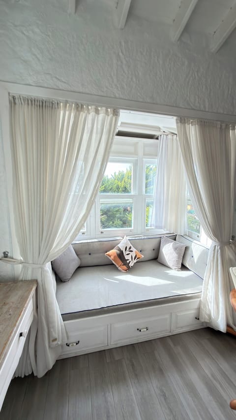 Grand Room | Minibar, free WiFi, bed sheets