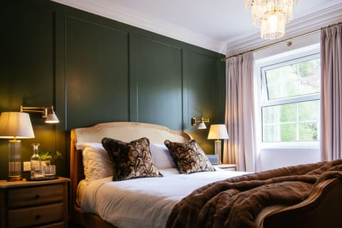 Luxury Double Room, Ensuite, Mountain View | Hypo-allergenic bedding, blackout drapes, iron/ironing board, free WiFi