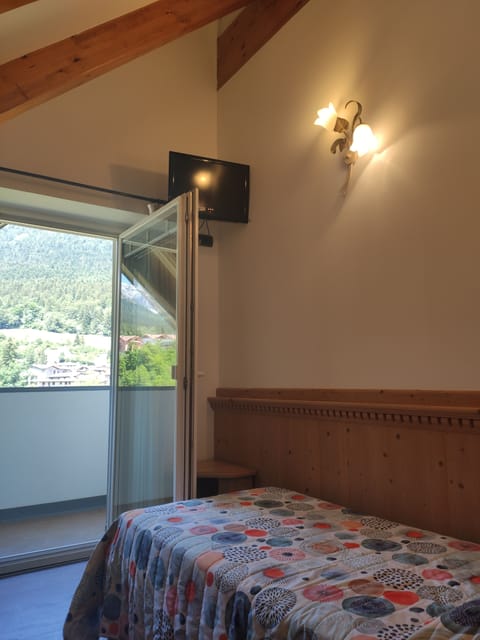 Single Room | In-room safe, free WiFi, bed sheets