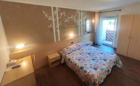 Triple Room | In-room safe, free WiFi, bed sheets