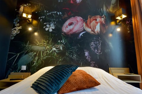 Individually decorated, individually furnished, desk, free WiFi