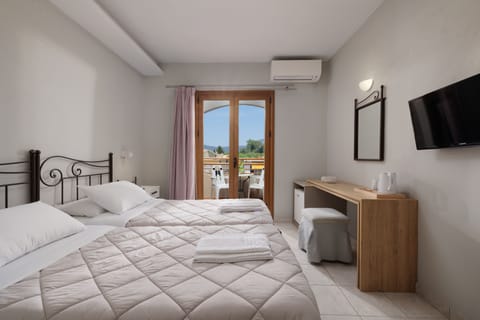 Comfort Double or Twin Room, Garden View | In-room safe, desk, blackout drapes, soundproofing