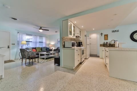 House, 3 Bedrooms | Private kitchen
