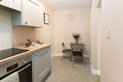 Deluxe House, Private Bathroom | Shared kitchen