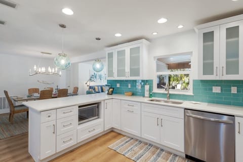 House, 3 Bedrooms | Private kitchen | Fridge, coffee/tea maker, toaster