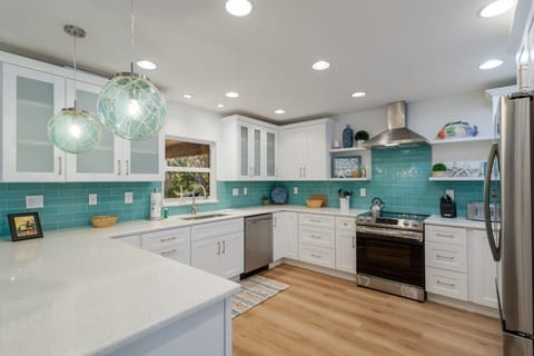 House, 3 Bedrooms | Private kitchen | Fridge, coffee/tea maker, toaster