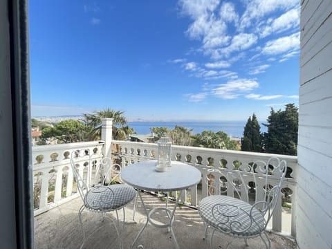 Deniz Manzarali Balkonlu Oda | Terrace/patio
