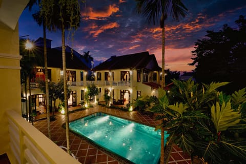 Outdoor pool, sun loungers