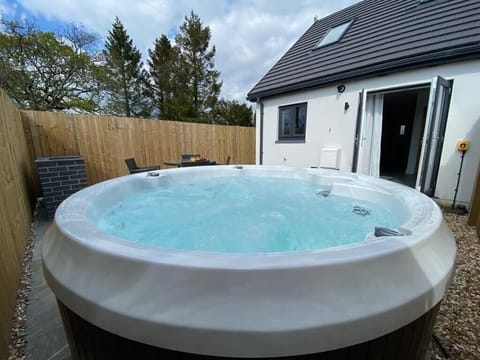 Family Cottage, Private Bathroom | Garden