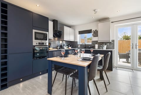 Cottage, Private Bathroom | Shared kitchen