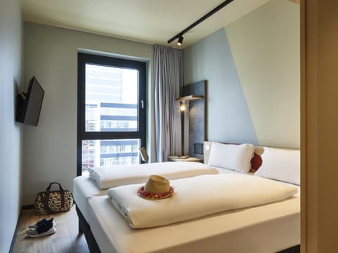 Standard Room, 2 Twin Beds | Desk, laptop workspace, soundproofing, iron/ironing board