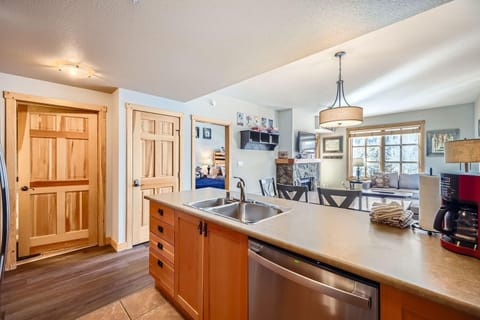 Condo, 2 Bedrooms | Interior