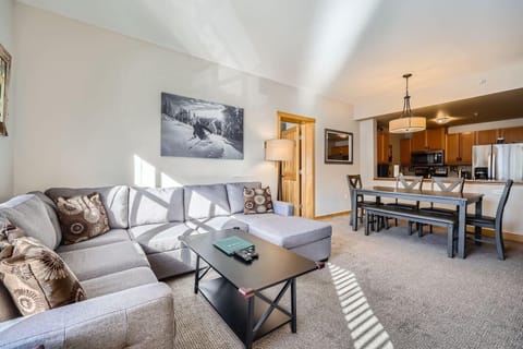 Condo, 2 Bedrooms | Living area