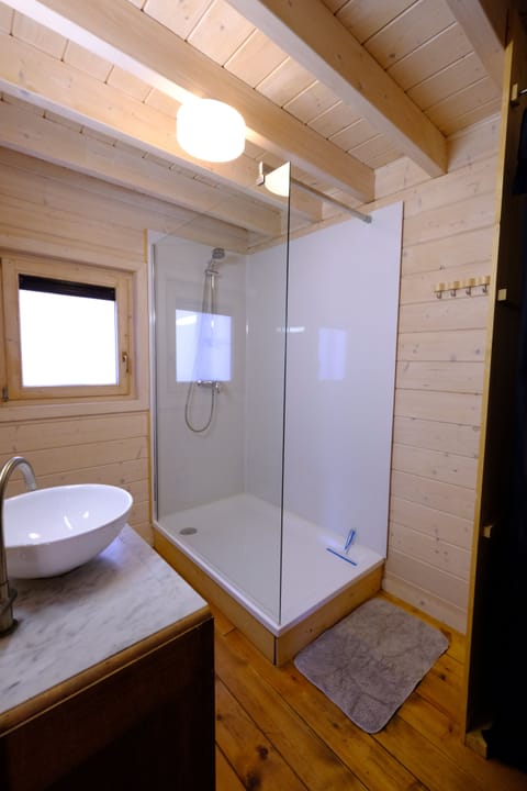 Comfort Chalet, Ensuite | Bathroom