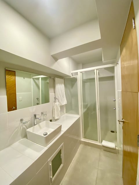 Standard Room | Bathroom | Shower, towels