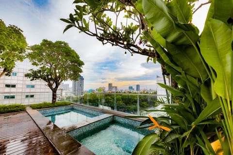 Outdoor pool, sun loungers