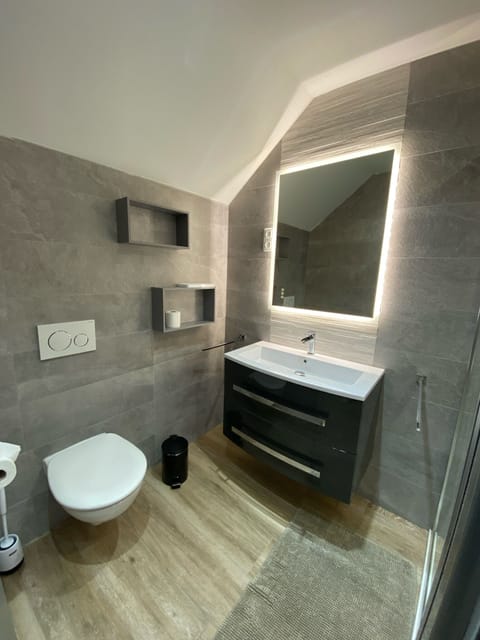 House | Bathroom | Shower, hair dryer, towels